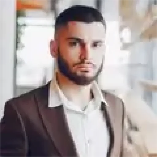 businessman-working-in-a-office-R2LPM7A